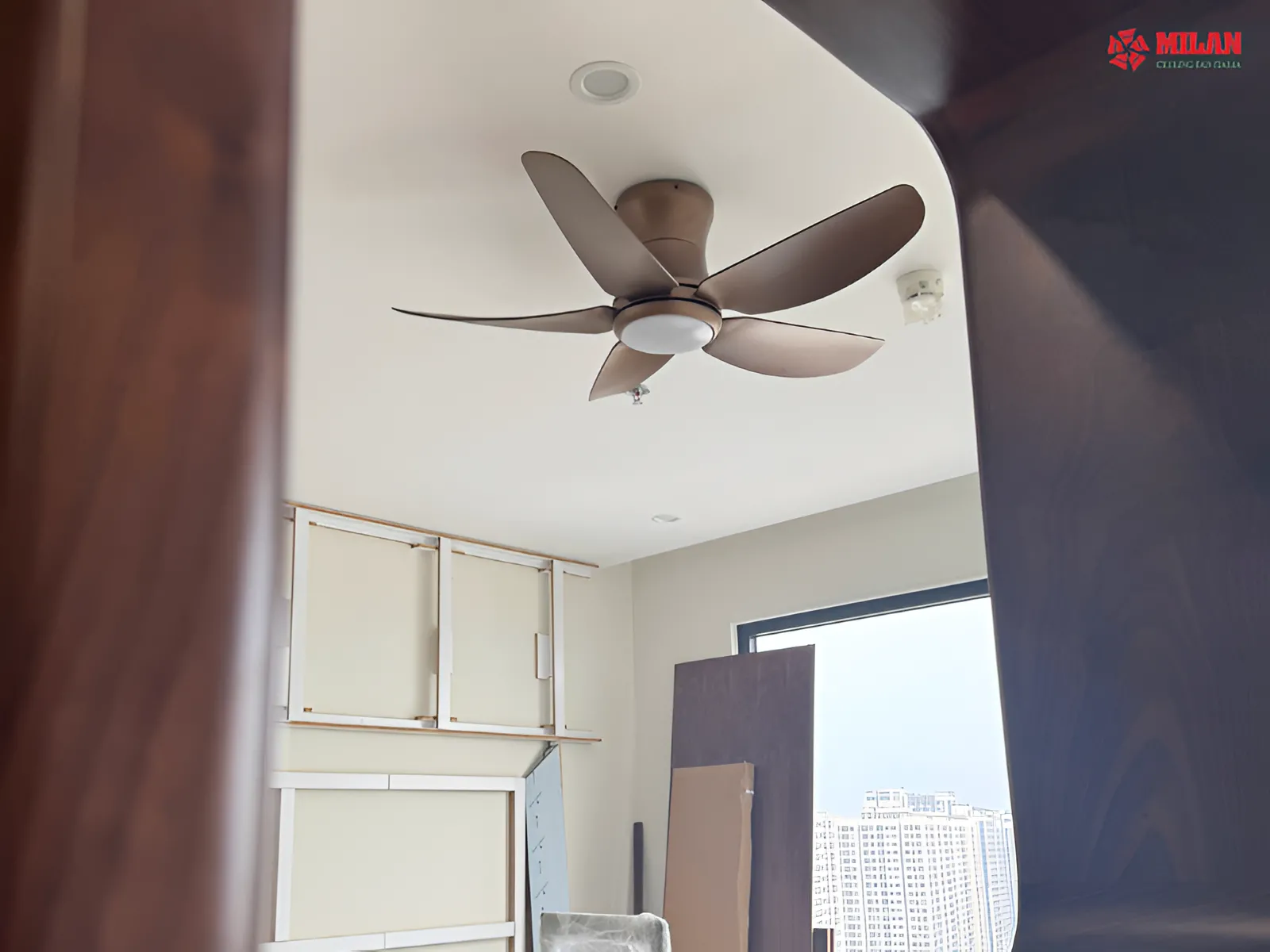 Quạt trần FY588 phù hợp cho trần thấp.